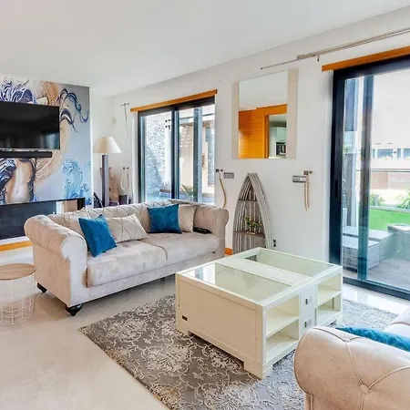 Apartment With Private Pool & Self Check-in!