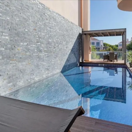 With Private Pool & Self Check-in! Vale do Lobo