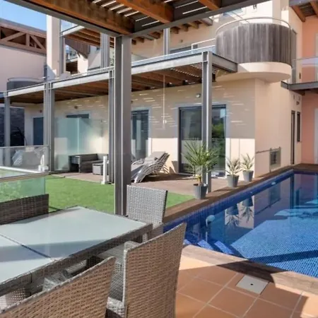 With Private Pool & Self Check-in! Apartamento