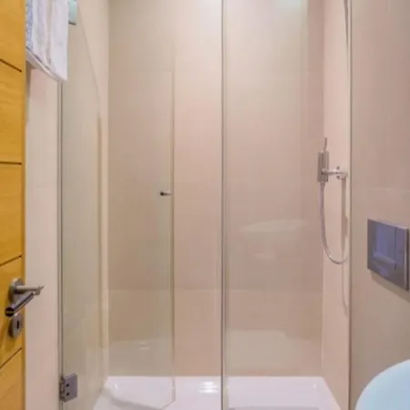 With Private Pool & Self Check-in! Appartement *