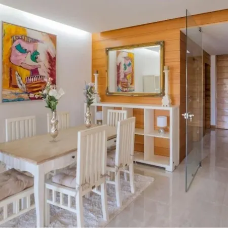 With Private Pool & Self Check-in! شقة